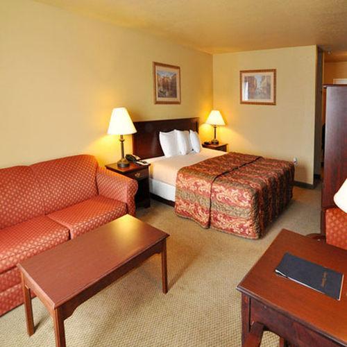 Greenbrier Econo Lodge Inn & Suites חדר תמונה