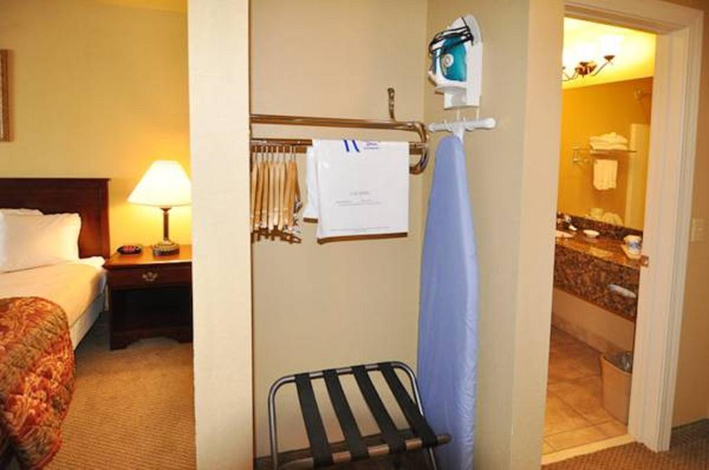 Greenbrier Econo Lodge Inn & Suites חדר תמונה