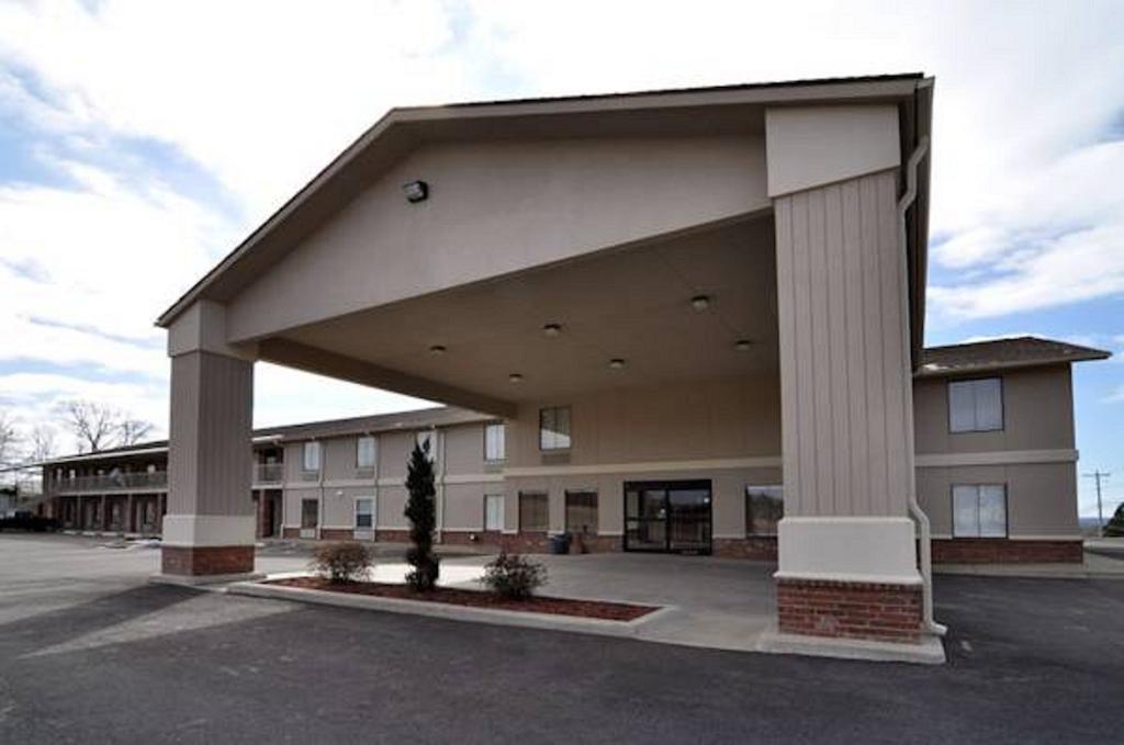 Greenbrier Econo Lodge Inn & Suites מראה חיצוני תמונה