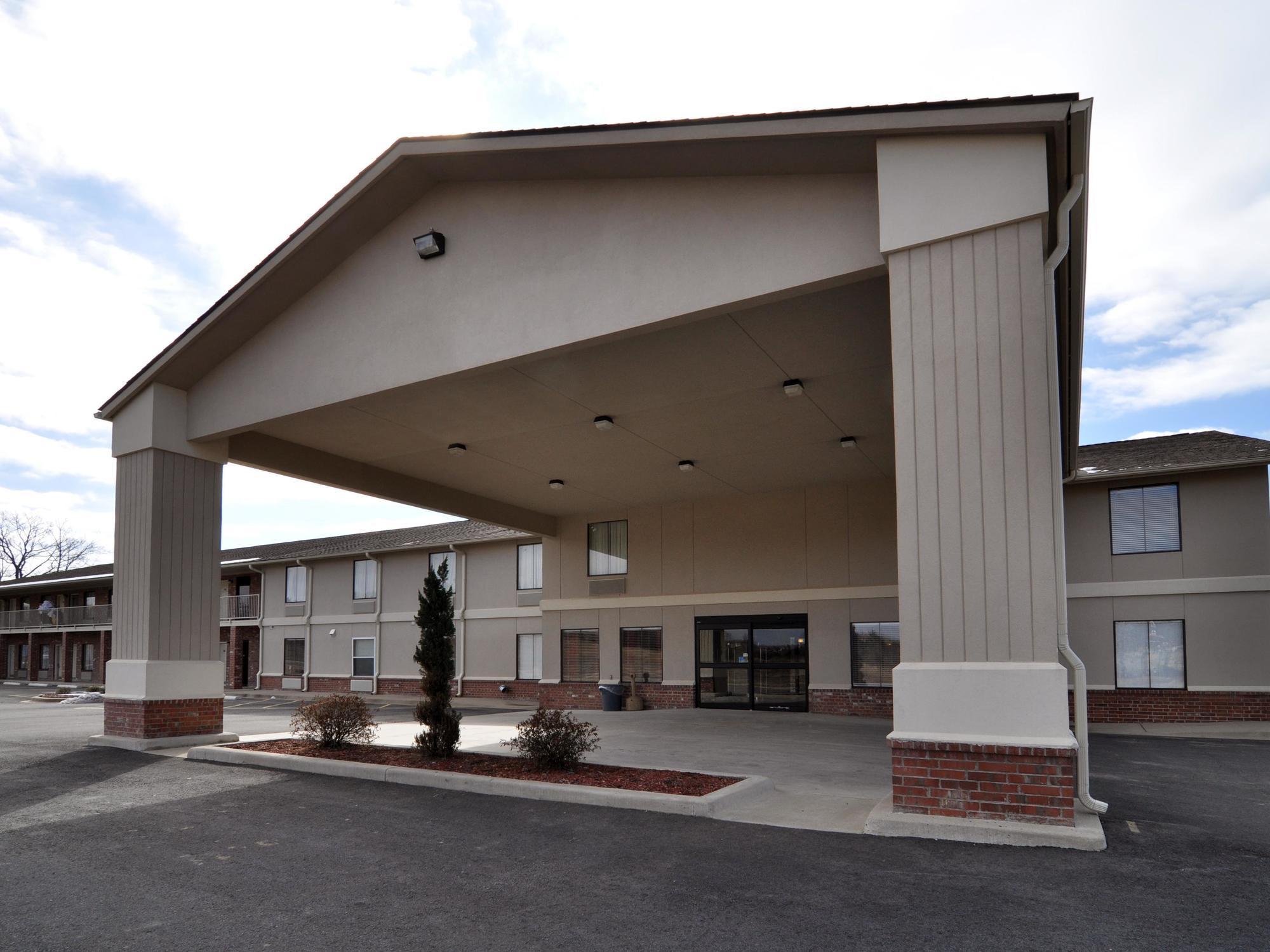Greenbrier Econo Lodge Inn & Suites מראה חיצוני תמונה