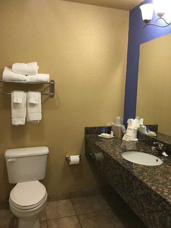 Greenbrier Econo Lodge Inn & Suites מראה חיצוני תמונה