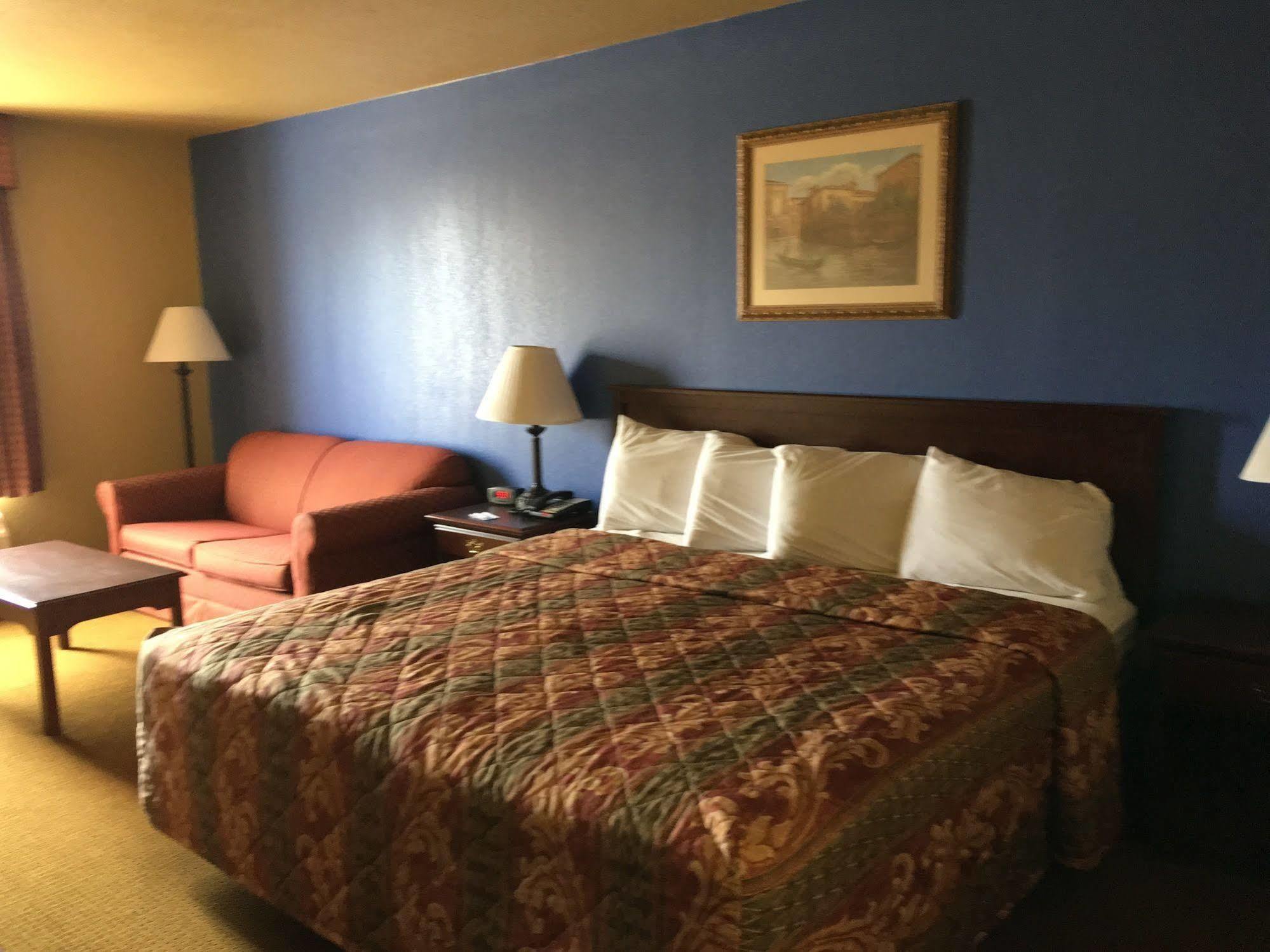 Greenbrier Econo Lodge Inn & Suites מראה חיצוני תמונה