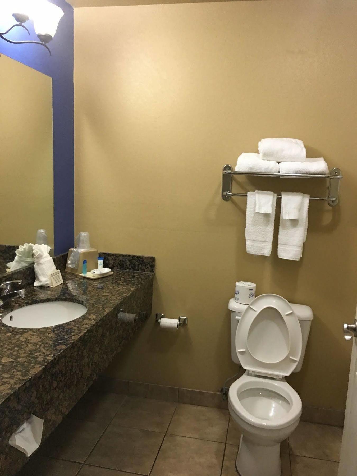 Greenbrier Econo Lodge Inn & Suites מראה חיצוני תמונה