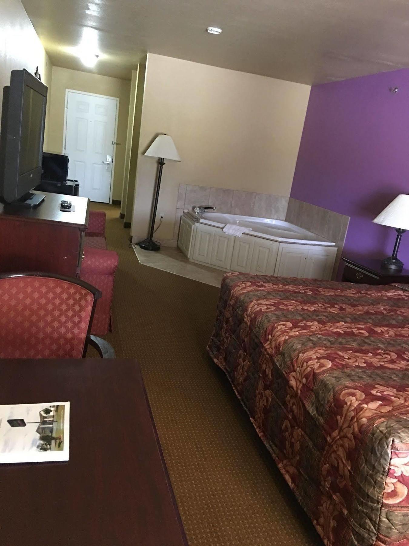 Greenbrier Econo Lodge Inn & Suites מראה חיצוני תמונה