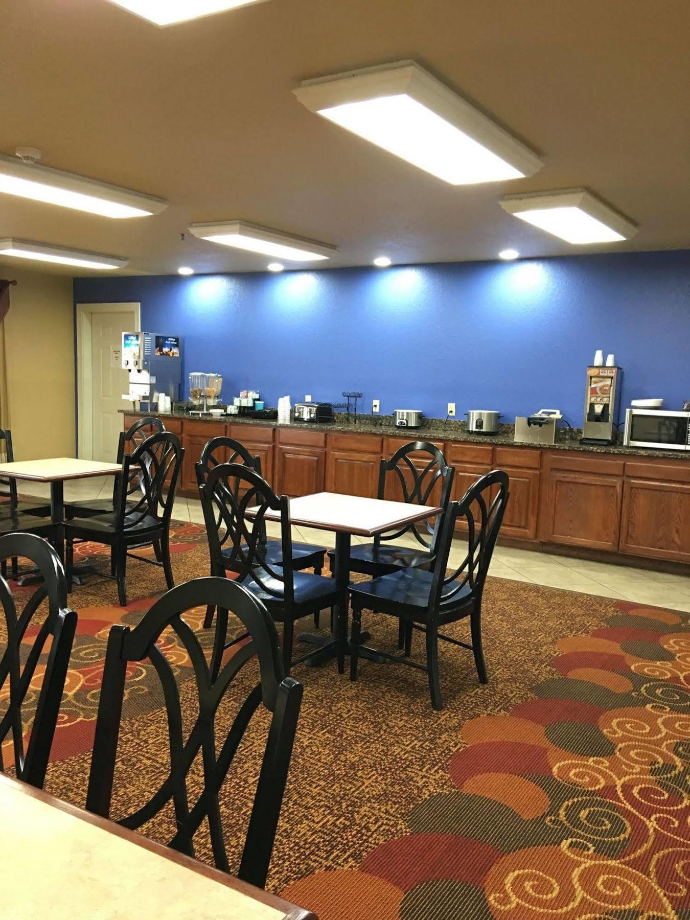 Greenbrier Econo Lodge Inn & Suites מראה חיצוני תמונה