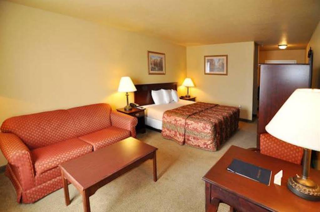 Greenbrier Econo Lodge Inn & Suites מראה חיצוני תמונה