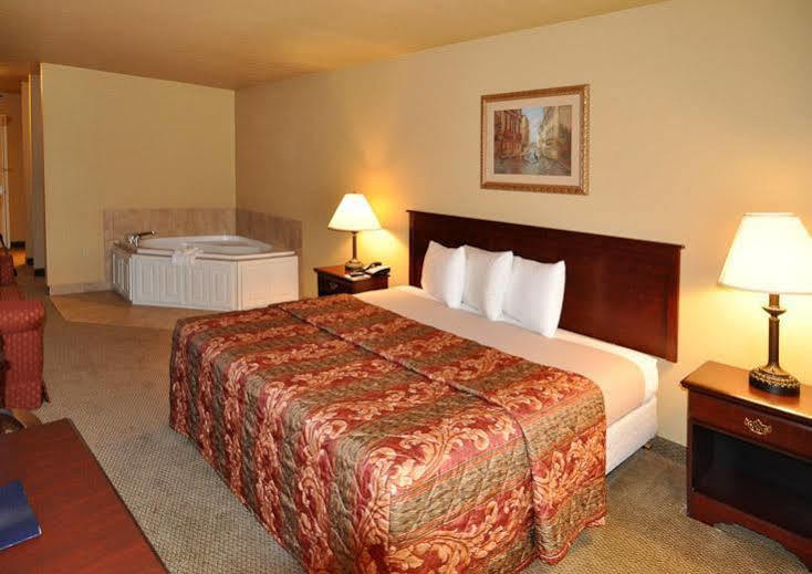 Greenbrier Econo Lodge Inn & Suites מראה חיצוני תמונה